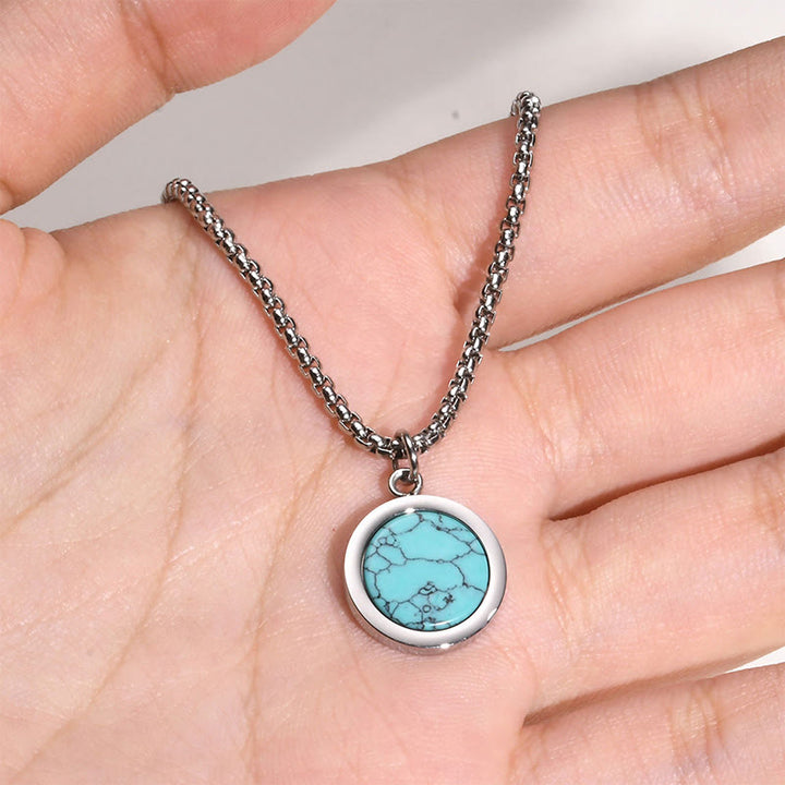 Türkis Kette Silber Anhänger am Hals getragen Naturstein Schmuck