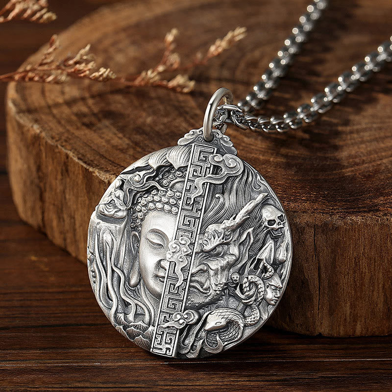 Silber Kette Buddha Mitgefühl Anhänger auf Holz professionelle Fotografie