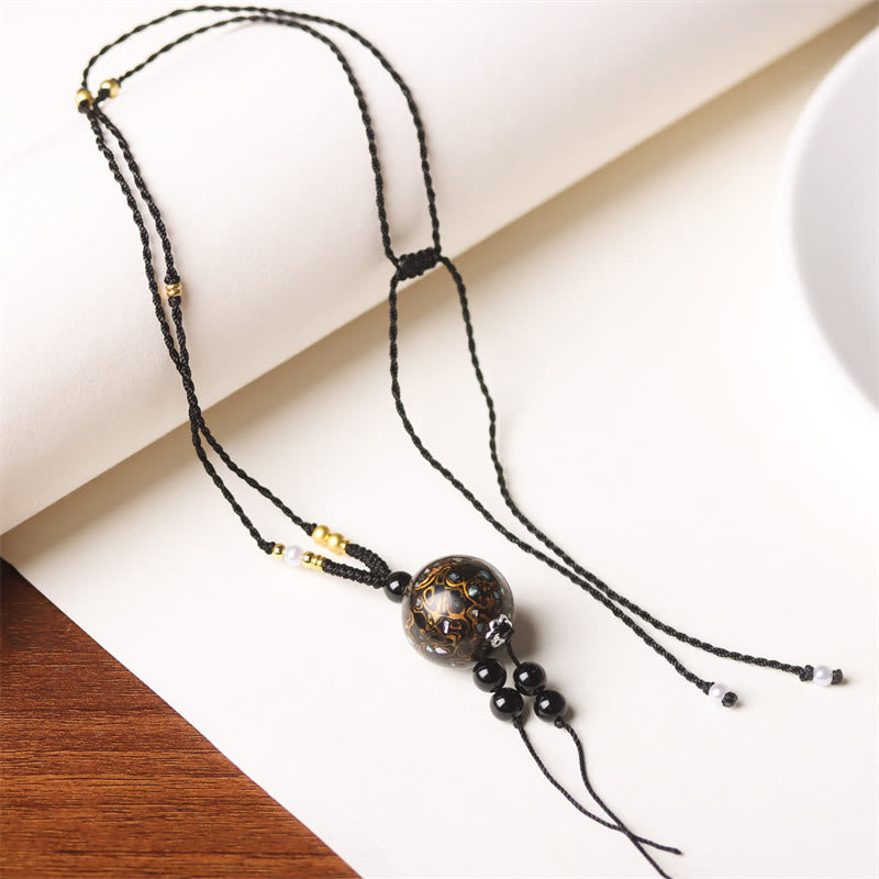 Schwarze Kette Ebenholz Buddha-Anhänger Perlmutt elegante Balance Design