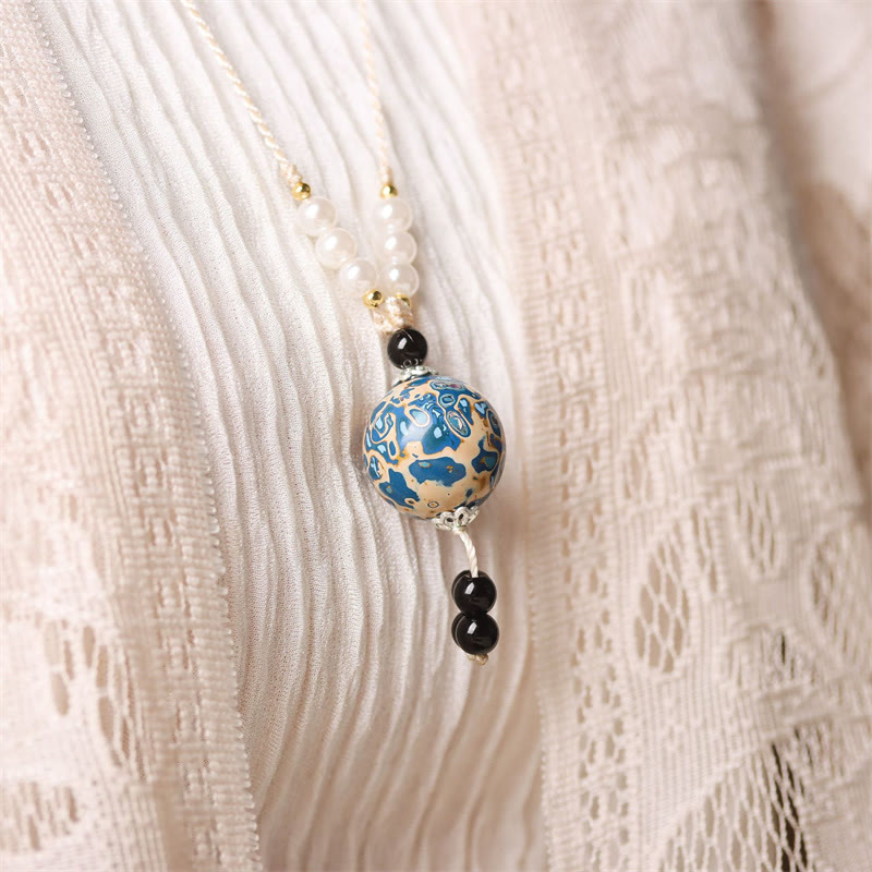 Elegante Kette mit Perlmutt und Ebenholz Buddha Balance Anhänger