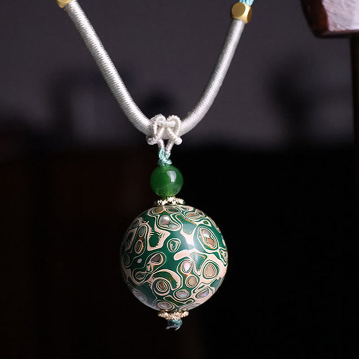 Grüne Jade Buddha Kette mit verzierten Metallanhänger Schmuck