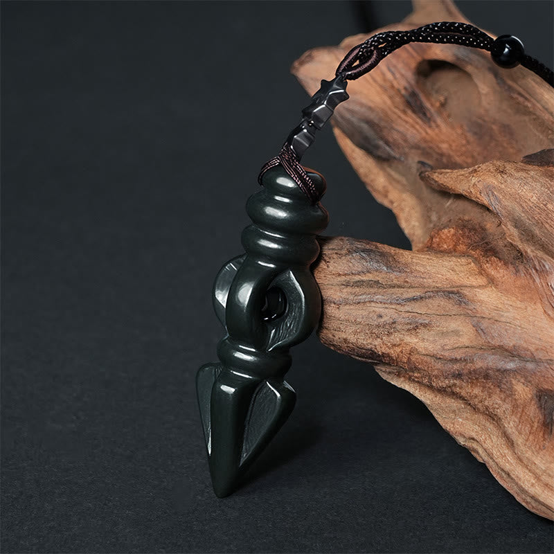 Schwarze Obsidian Kette mit Vajra Anhänger Tibetischer Naturstein getragen