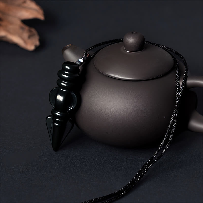 Schwarze Tibetische Kette Hetian-Jade Vajra elegant am Schmuckset fotografiert
