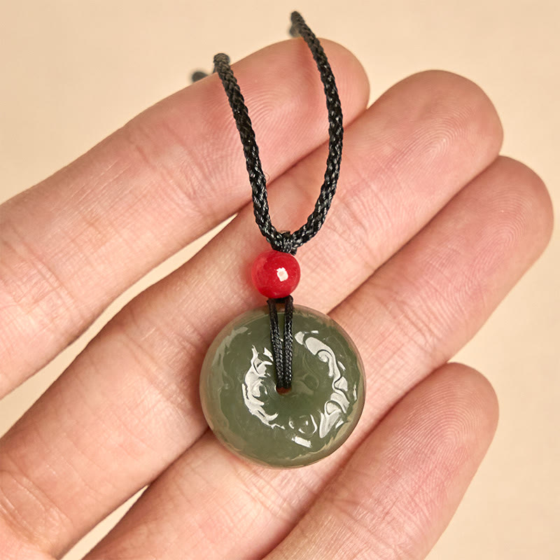 Kette Cyan Jade Wolken Buddha Glück Anhänger in Hand