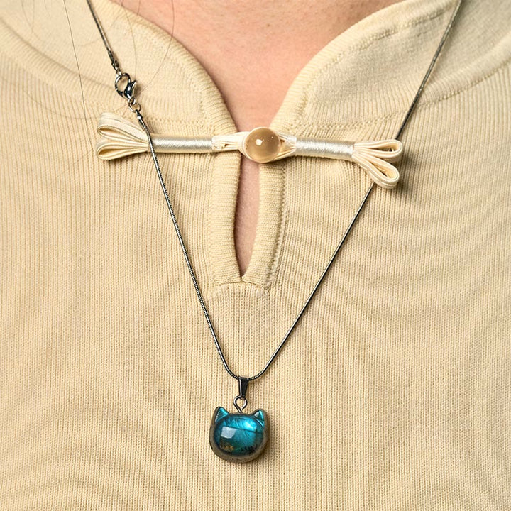 Labradorit Kette am Hals – Klarheit Anhänger blauer Naturstein