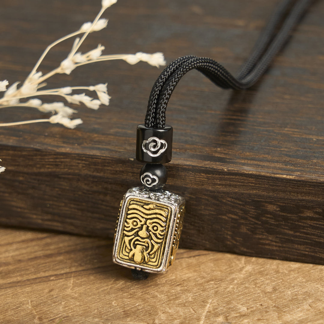 Gravierter Tibetstein Anhänger Kette mit Wohlstandsgöttin Schutz Goldmotiv