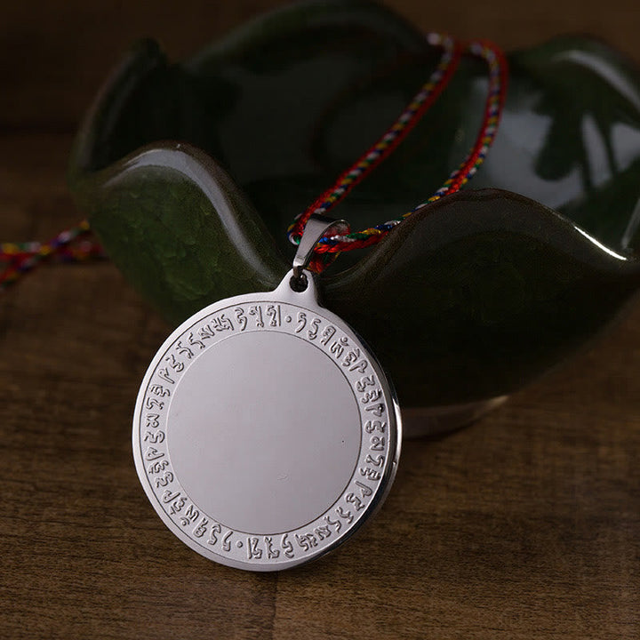 Silberner Anhänger Kette Herzmantra Medizin-Buddha Edelstahl rote Schnur