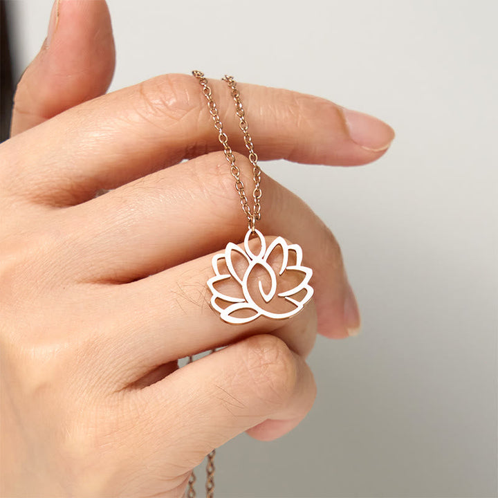 Elegante Lotus Kette Edelstahl Hohlraum Anhänger Erleuchtung Silber