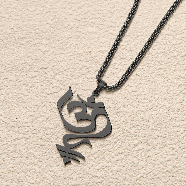 Schwarze Edelstahl Kette mit Om Symbol Anhänger geometrisch elegant