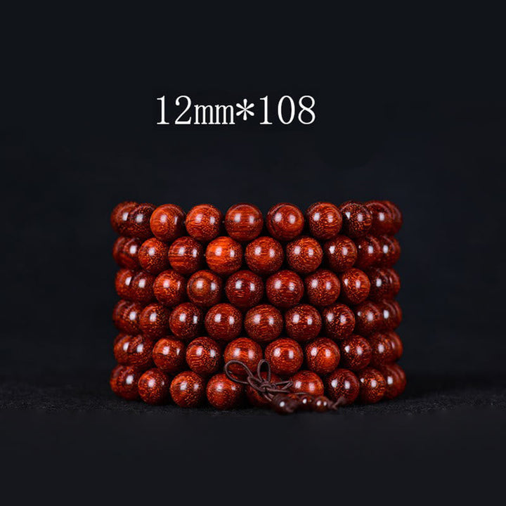 Rotes Sandelholz Armband 12mm mit 108 Perlen Nahaufnahme