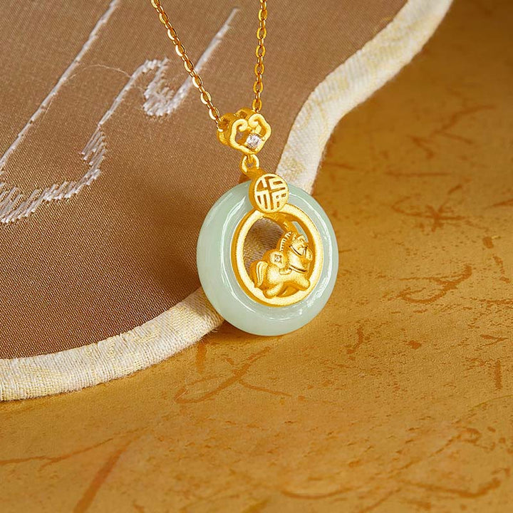 Jade Kette Pferd Schnalle goldener Anhänger Glück Naturstein