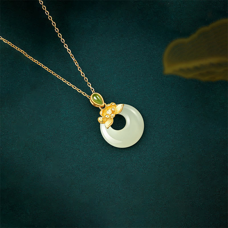 Hetian-Jade Lotus Anhänger an Gliederkette vergoldet 925er Silber Glück