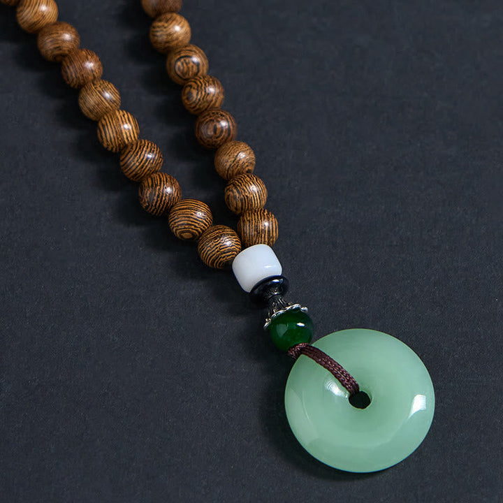 Holz Perlenkette mit Wenge-Holz Perlen und grünem Jade Anhänger