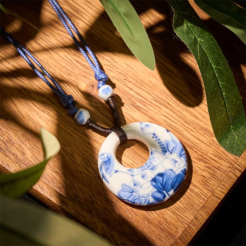 Keramik Kette mit blauen Lotusblueten Anhänger Porzellan Erleuchtung Weisheit