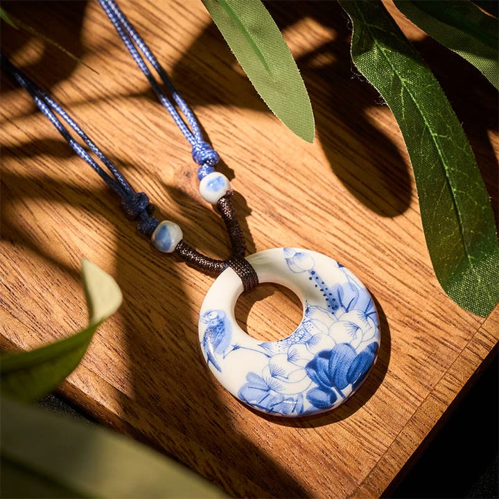 Keramik Kette mit blauen Lotusblueten Anhänger Porzellan Erleuchtung Weisheit