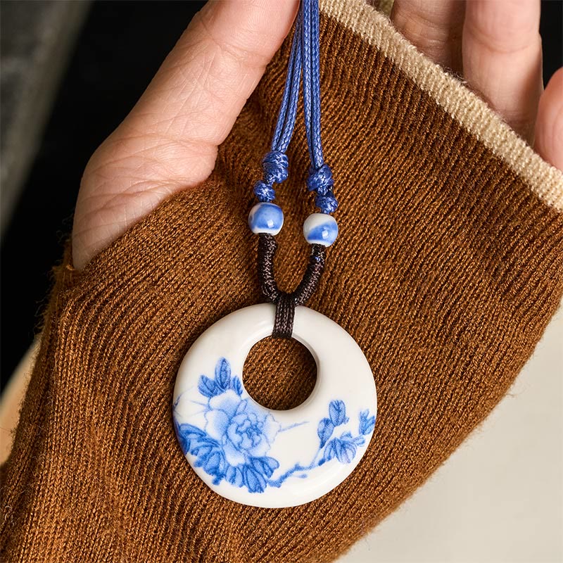 Weiße Keramik Kette Lotusbluete Anhänger Erleuchtung Weisheit