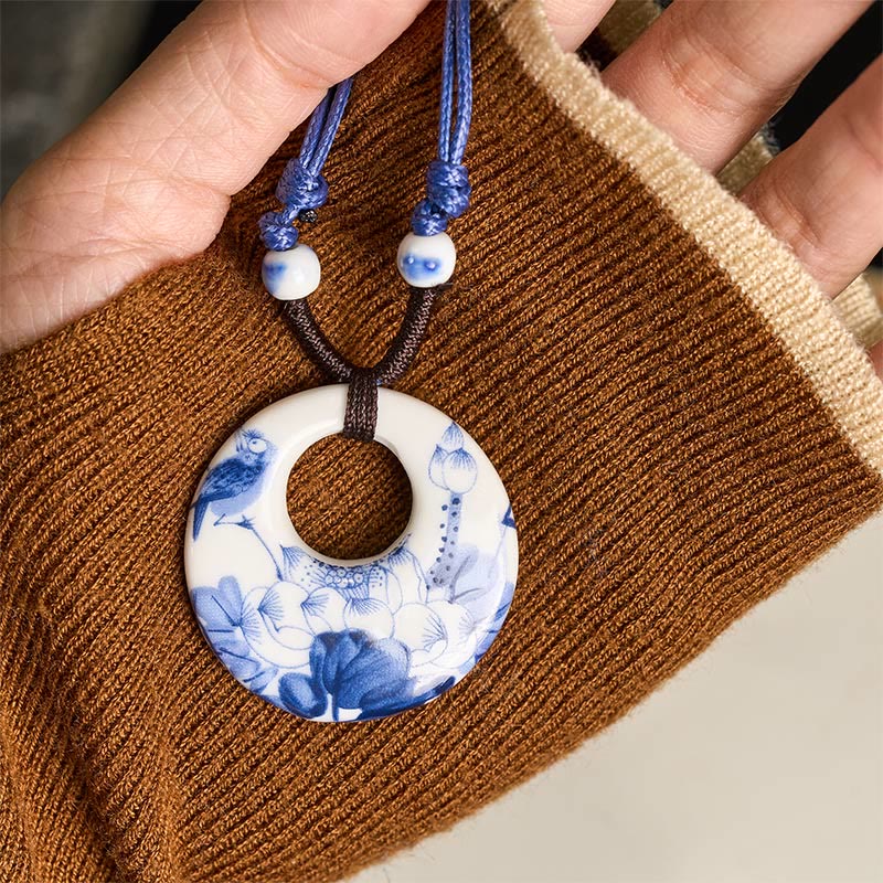Keramik Kette Lotusbluete blau weiss Anhänger Erleuchtung Weisheit tragbar