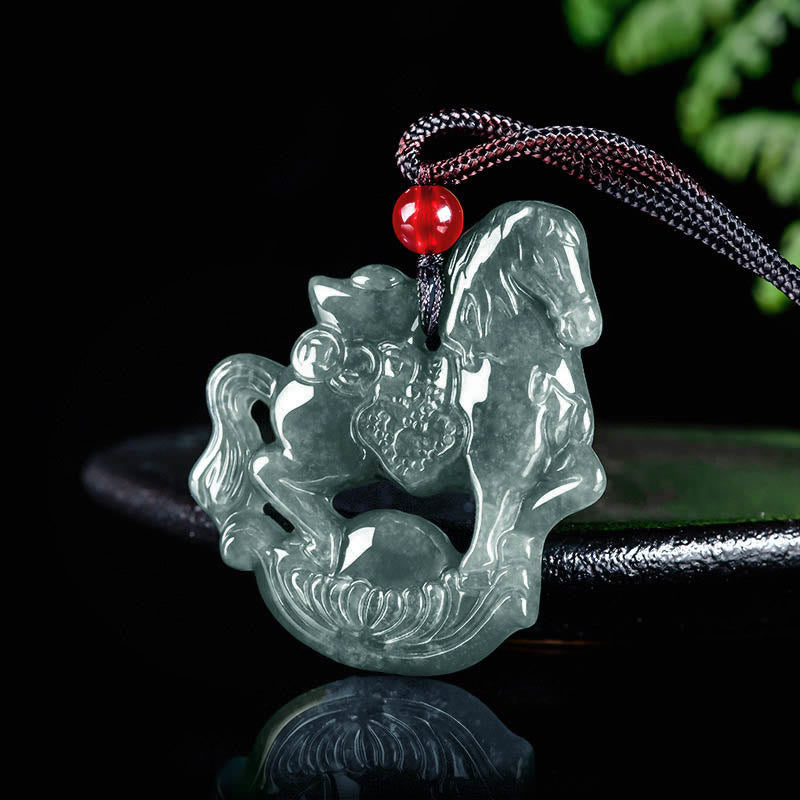 Jade Anhänger Pferd Kette mit roter Perle Glück Naturstein