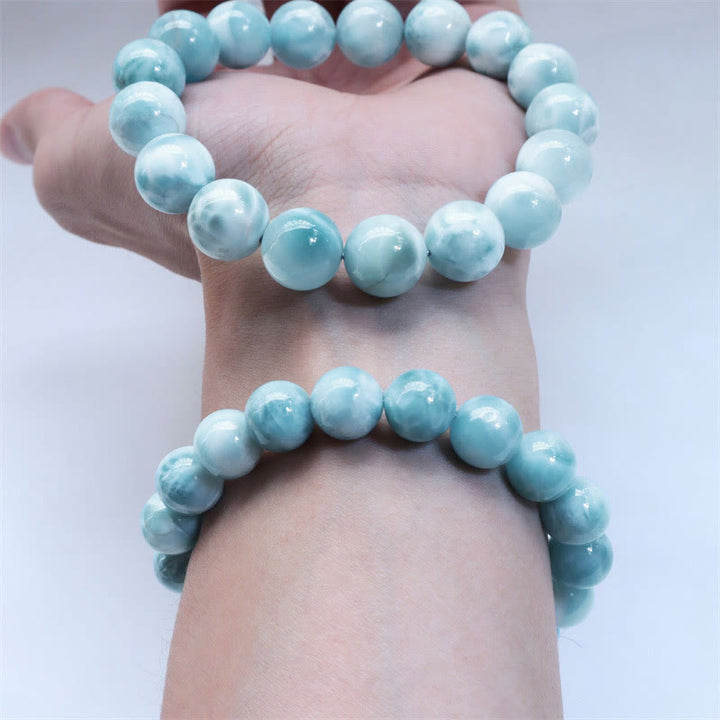 Larimar Armband Weisheit Selbstvertrauen hellblau Naturstein elastisch Handgelenk getragen