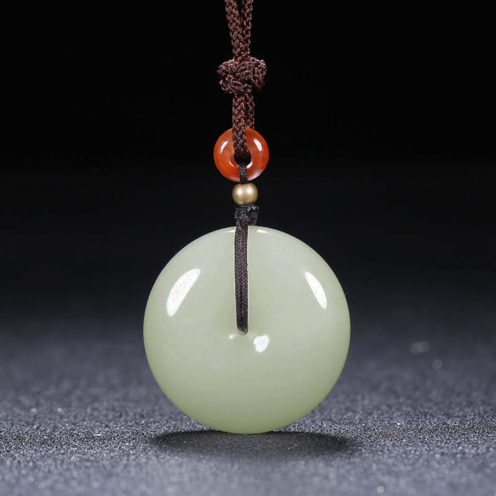 weiße Jade Anhänger Kette Friedensknoten Schutz