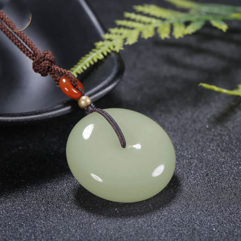 Jade Kette Anhänger Friedensknoten Harmonie Glück