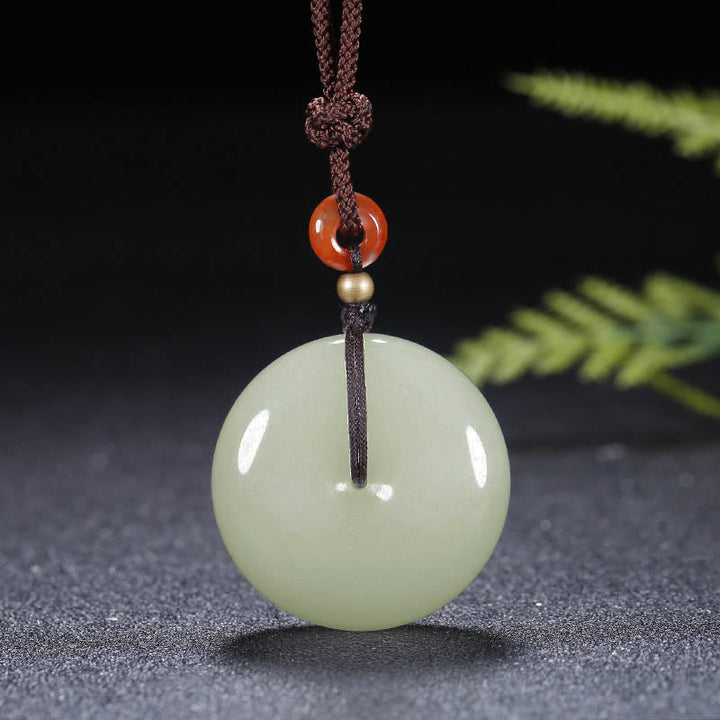 weiße Jade Anhänger Kette Friedensknoten Schutz Harmonie