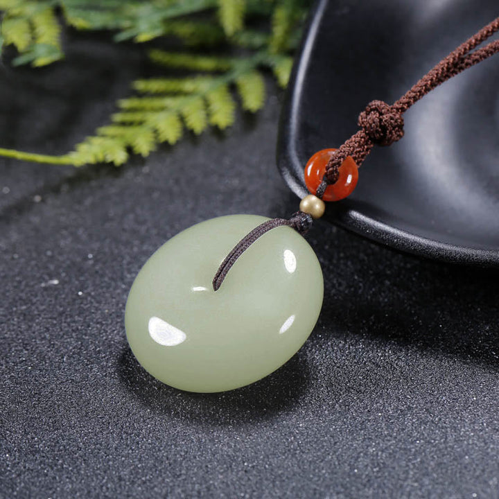 weiße Jade Pendant Kette Friedensknoten Schutz
