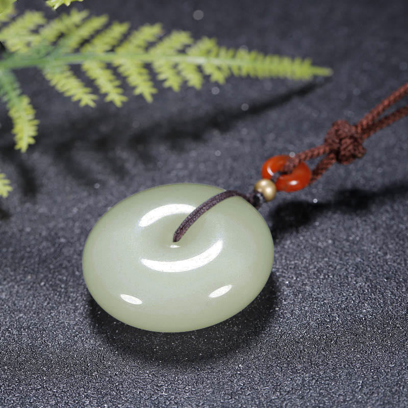 Jade Kette Anhänger Friedensknoten Glück Kraft
