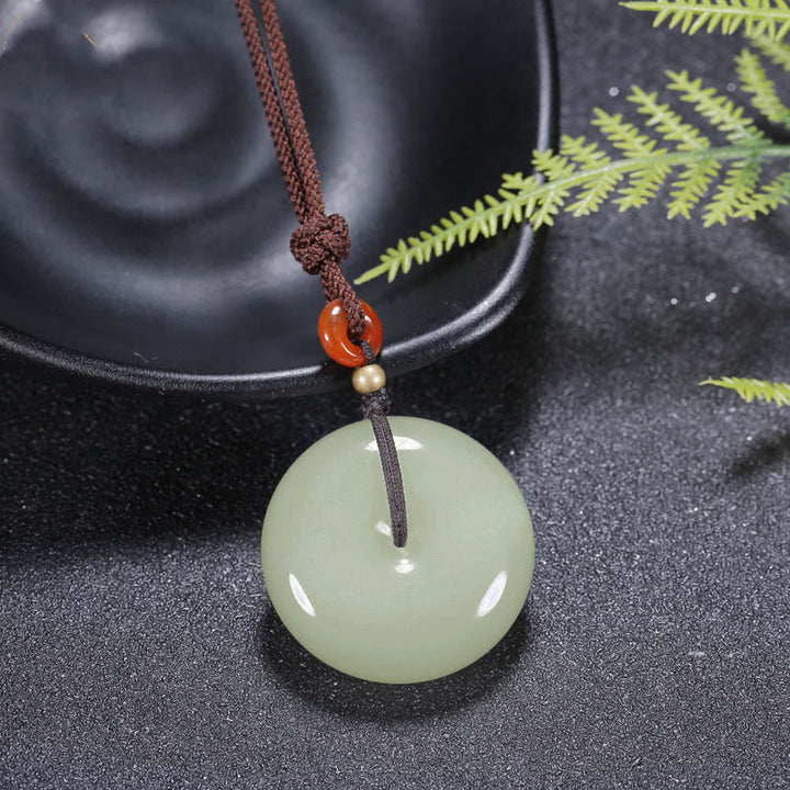 Jade Anhänger Kette Friedensknoten Harmonie Ruhe