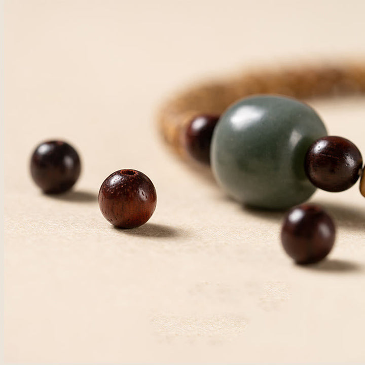 Armband Sandelholz Bodhi mit braunen und grünen Perlen elastisch