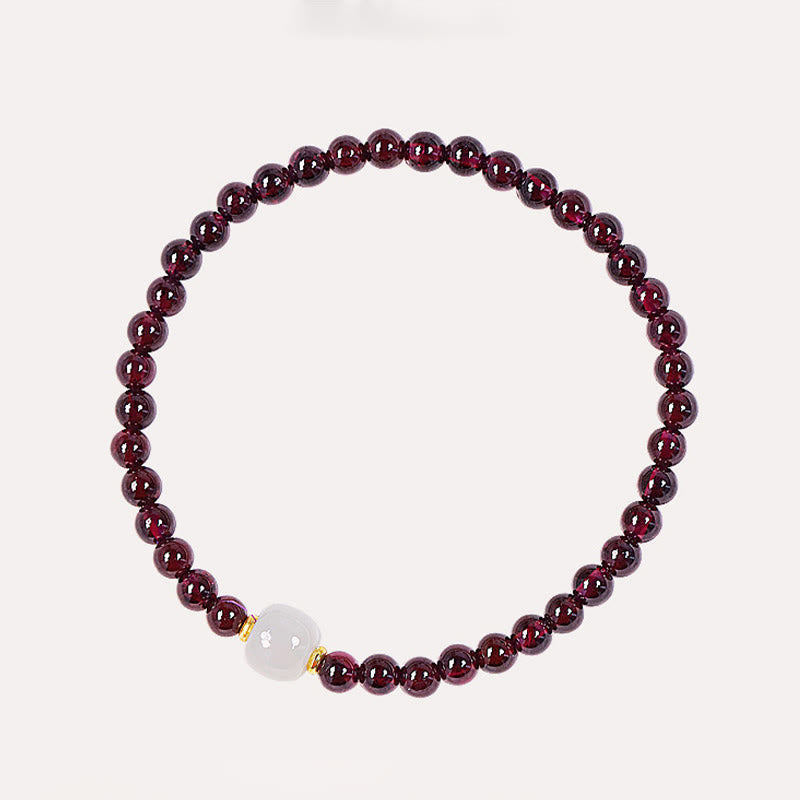 Armband Granat Jade Katze mit dunkelrotem Stein und weißer Jade Perle