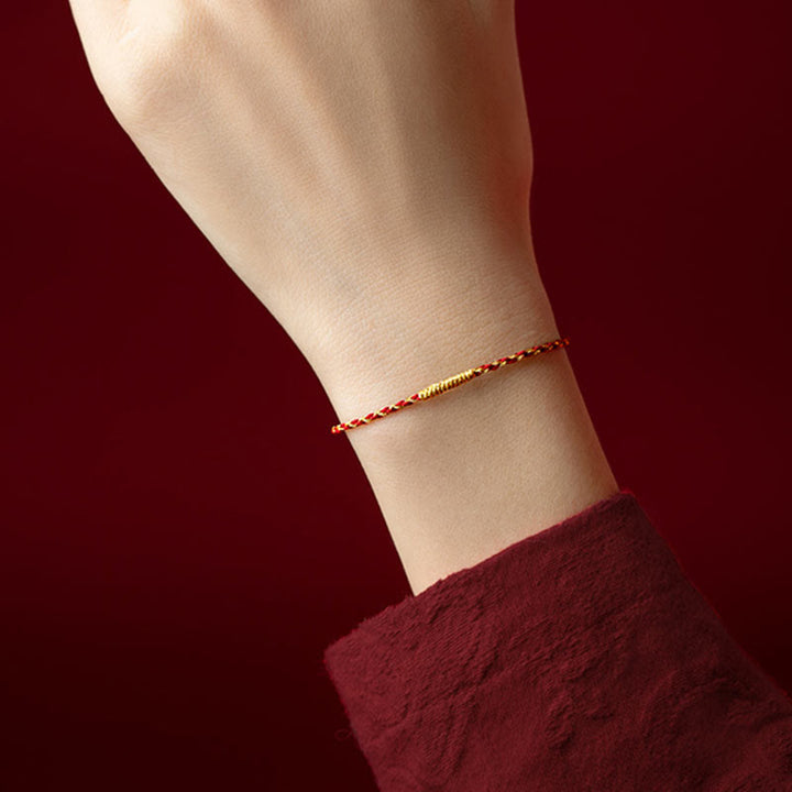 Rotes geflochtenes Armband 14K Gold Knoten Glück Handgelenk elegant.