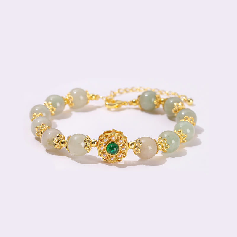 Jade Armband mit goldfarbenen Perlen und grünem Stein Schmuck