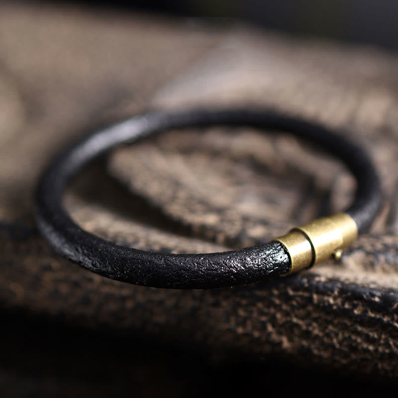 Schwarzes Lederarmband mit Kupfer Magnetverschluss elegantes Design