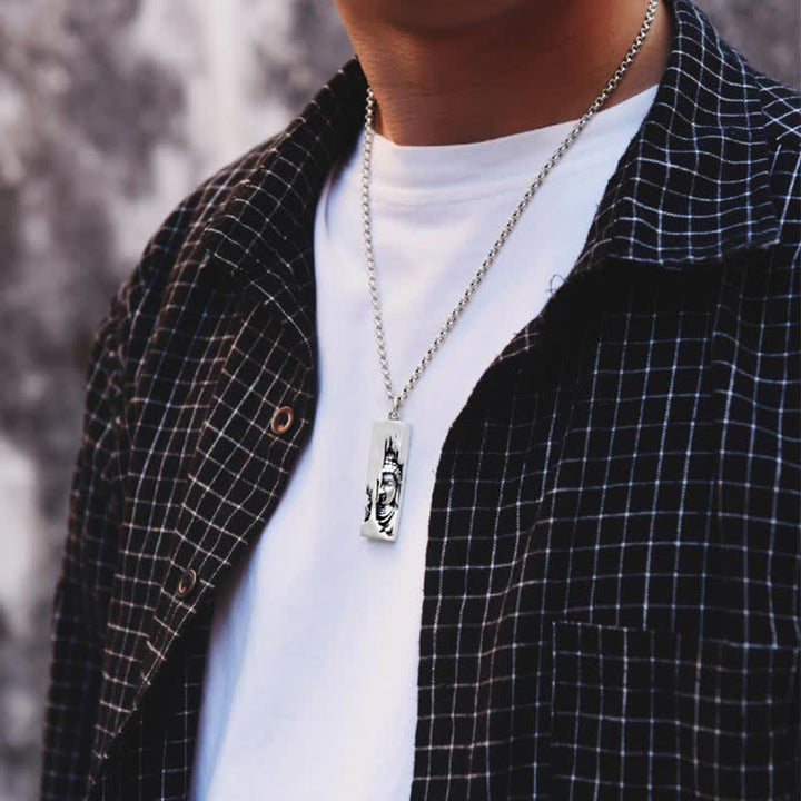 Silber Kette mit Buddha Anhänger kraftvoll elegant getragen