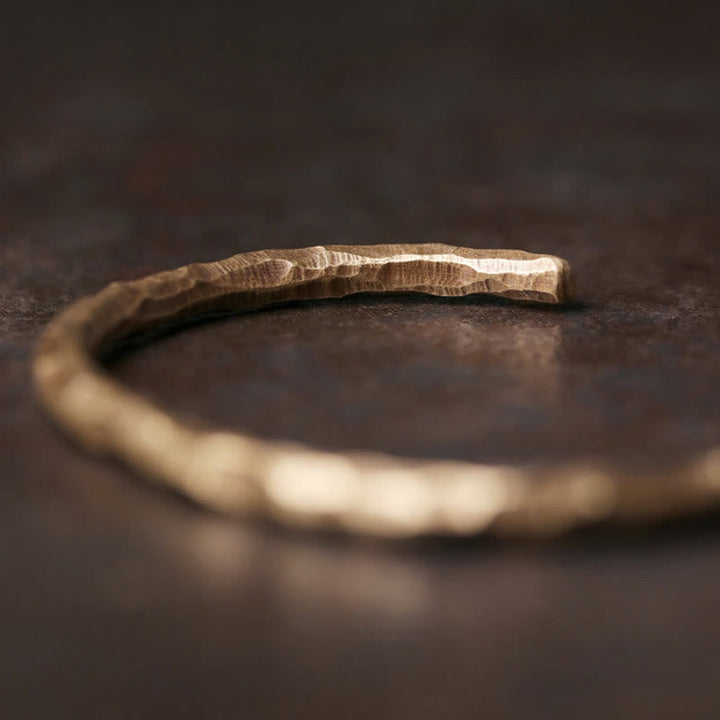 Kupfer Armband mit strukturierter Oberfläche, glänzend und elegant gestaltet