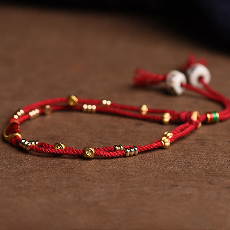 Armband Zinnober – Glück rotes Seil goldene Perlen Handgelenk elegant
