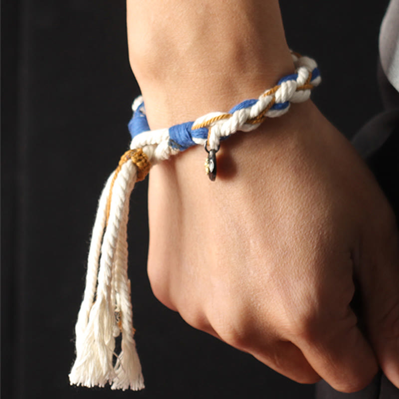 Armband – Glück & Wohlstand & Stärke in Blau Weiß und Gold geflochten
