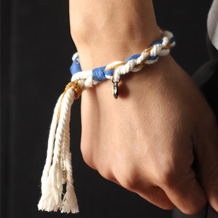 Armband – Glück & Wohlstand & Stärke in Blau Weiß und Gold geflochten