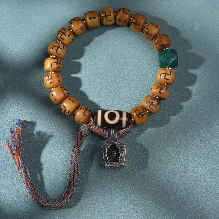 Armband Kamelknochen – Schutz & Glück mit grünem Stein und silbernem Anhänger