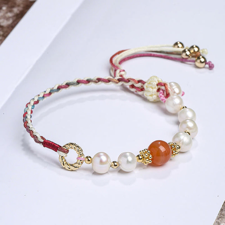 Armband Kristall Perle mit roten Fäden und goldenem Verschluss eleganz