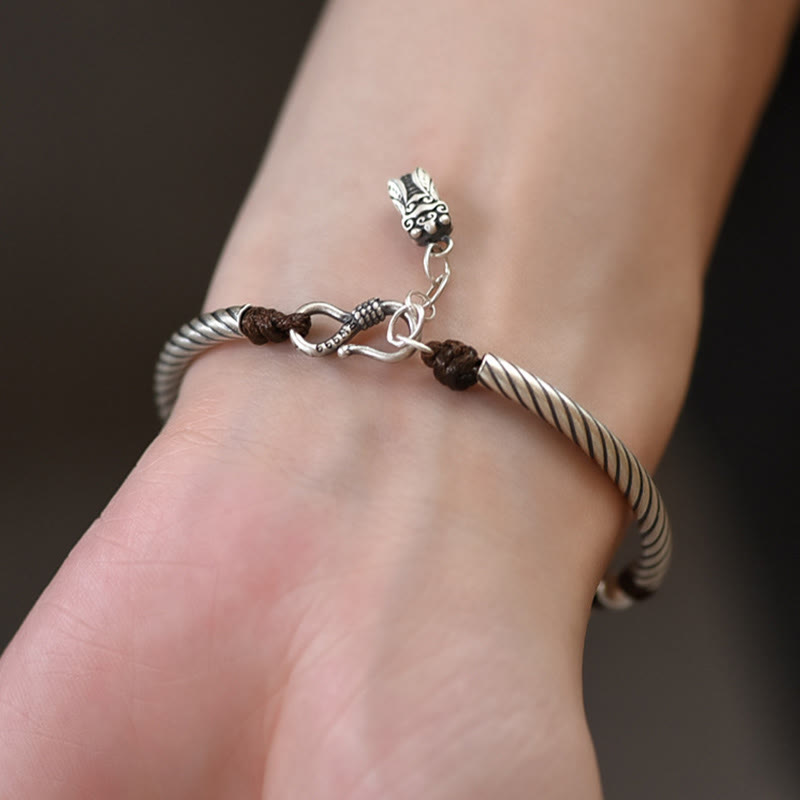 Silbernes Bambus Armband 925er mit Perlen elegant am Handgelenk getragen