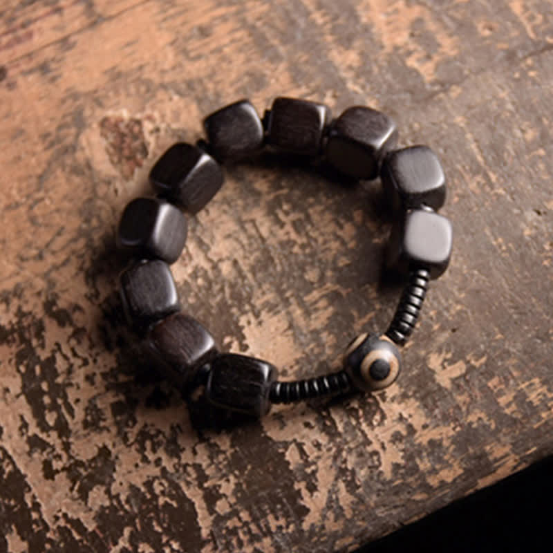 Armband Ebenholz – Stärke mit schwarzen Perlen und Metallverschluss elegant.