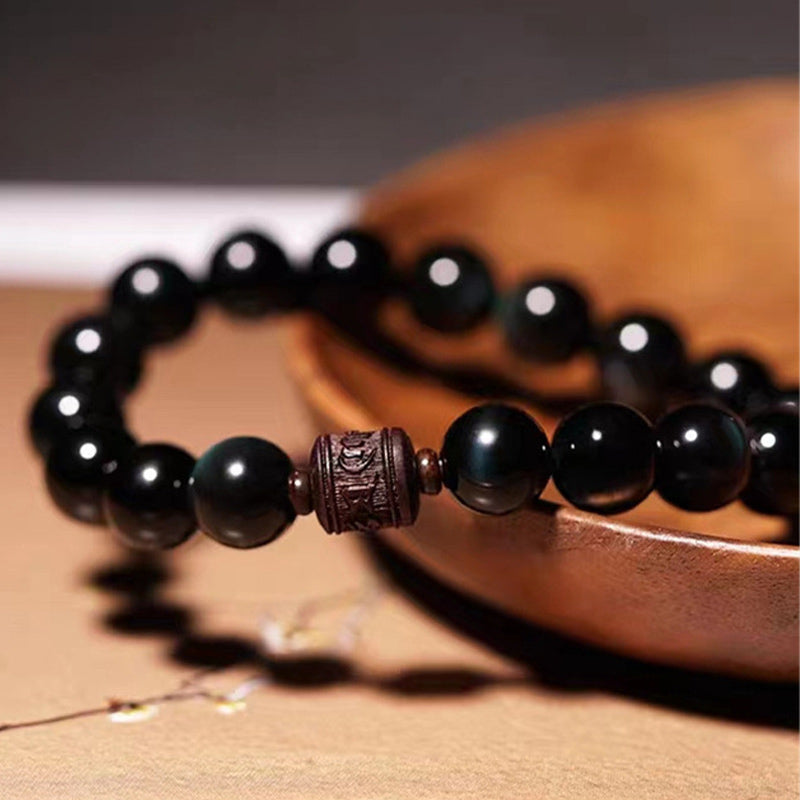 Schwarzes Obsidian Armband mit Om Mani Padme Hum Gravur elegant.
