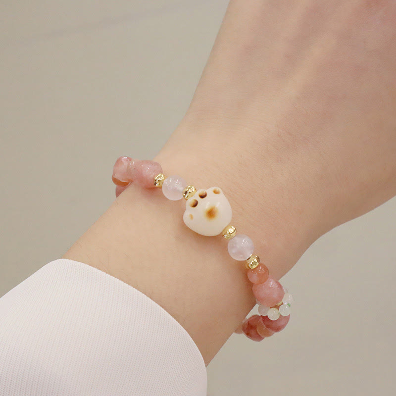 Armband Achat Bodhi Katze rosé Perlen Naturstein elastisch getragen