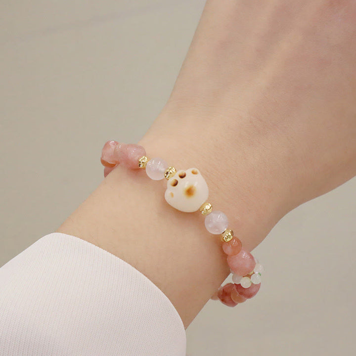 Armband Achat Bodhi Katze rosé Perlen Naturstein elastisch getragen