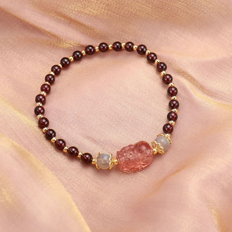 Armband Erdbeerquarz Mondstein Pixiu elastisch Naturstein elegant getragen