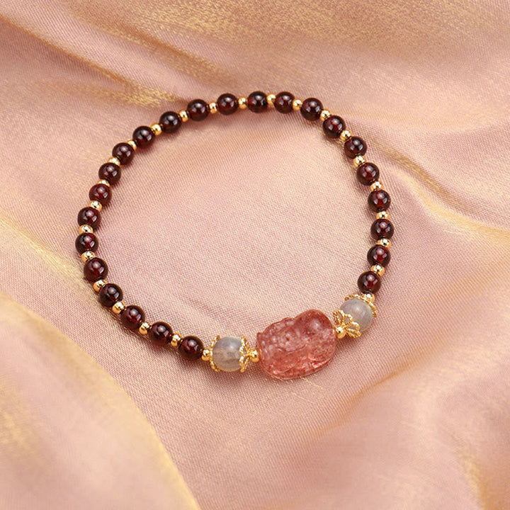 Armband Erdbeerquarz Mondstein Pixiu elastisch Naturstein elegant getragen