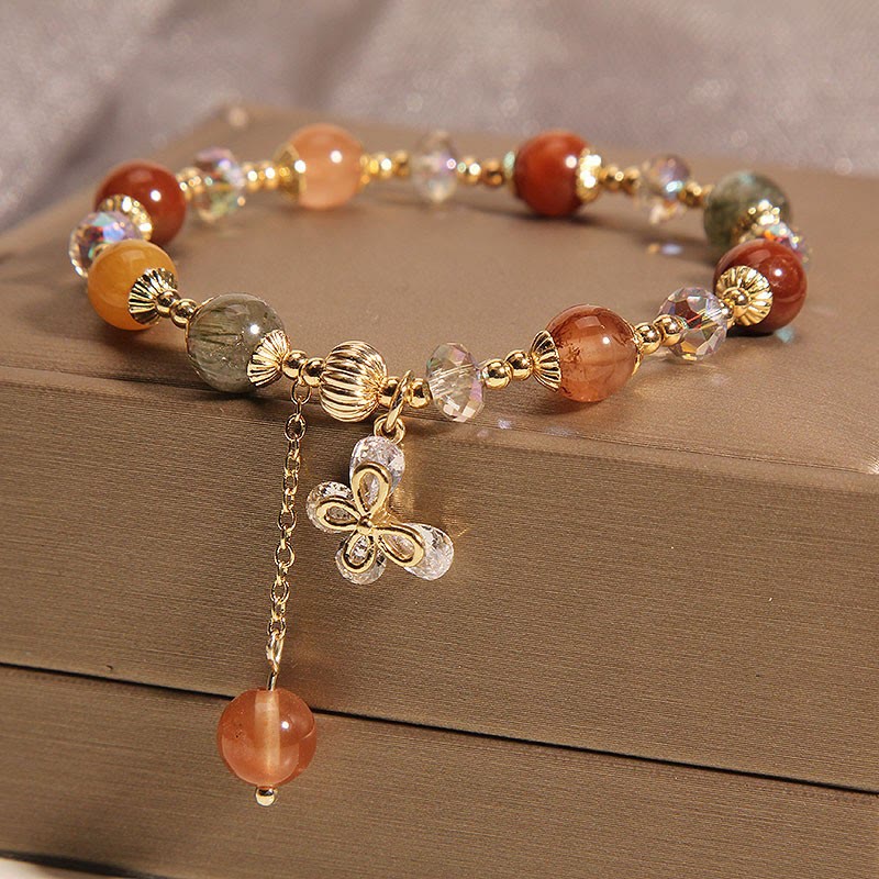 Armband Kristall Schmetterling mit orangefarbenen Steinen und Schmetterlings-Charm elegant.
