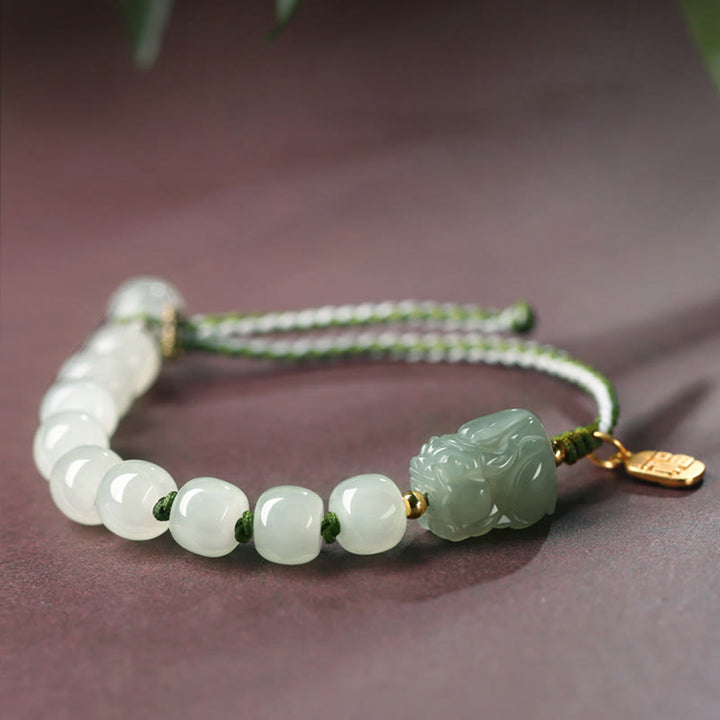 Jade Armband mit Fu-Zeichen grünen Perlen weiße Kugeln Harmonie